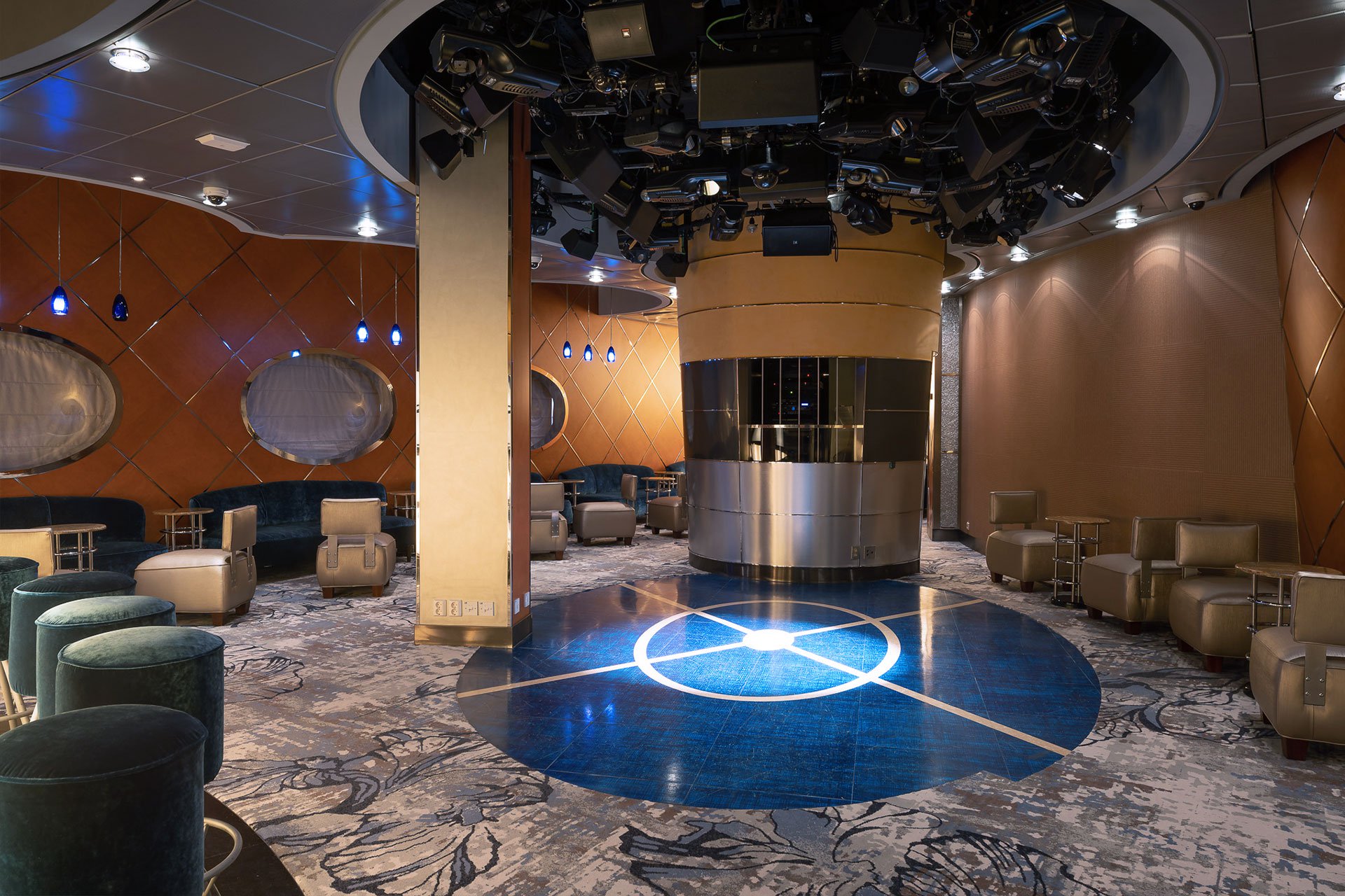 Crystal Cruises - Crystal Serenity - Pulse Night Club.jpg
